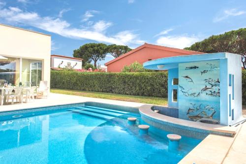 A charming cosy atmosphere greets you at this impressive villa located in... - image 2