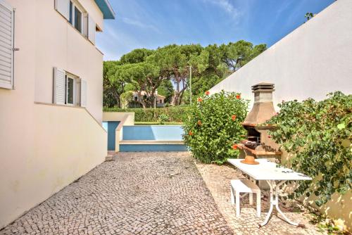 A charming cosy atmosphere greets you at this impressive villa located in... - image 7