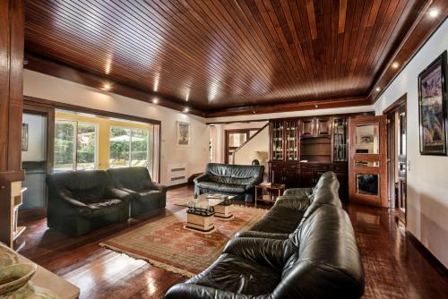 A charming cosy atmosphere greets you at this impressive villa located in... - image 13