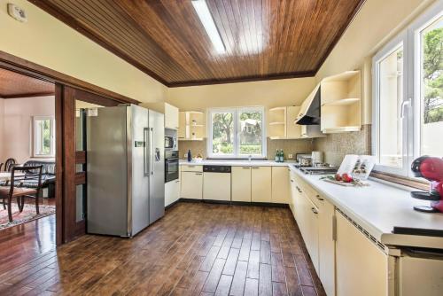 A charming cosy atmosphere greets you at this impressive villa located in... - image 9