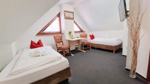 2 twin beds
