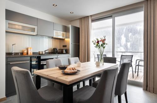 2 bedrooms, 4 beds