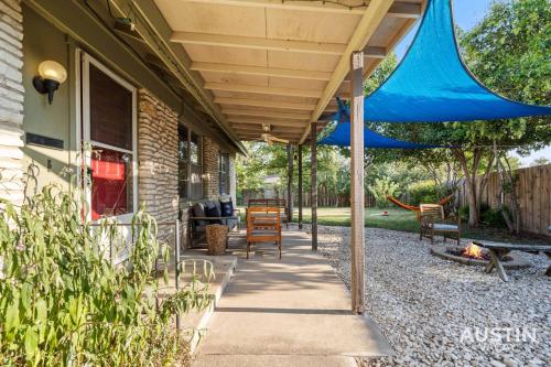 Eclectic ATX Retreat with Backyard Oasis and Hammock in Austin, USA