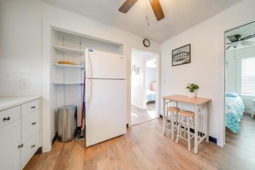 Charming Cottage with Yard Less Than 1 Mi to Lake Erie! in Geneva, USA