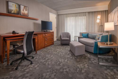 Courtyard by Marriott Fairfax Fair Oaks in Fairfax, USA
