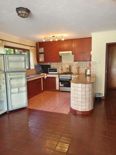 廚房, Kwezi Cottage at The Great Rift Valley Lodge & Golf Resort Naivasha in 奈瓦沙