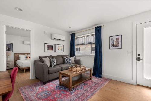 Nashville Hideaway- Close to Music and Fun Unit 1B home in Nashville, USA