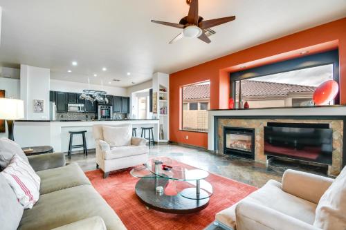 Luxe Couples Retreat with Pool and Outdoor Kitchen! in 沙漠景觀村