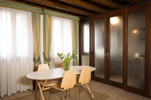 Casanova Fourrooms - image 11