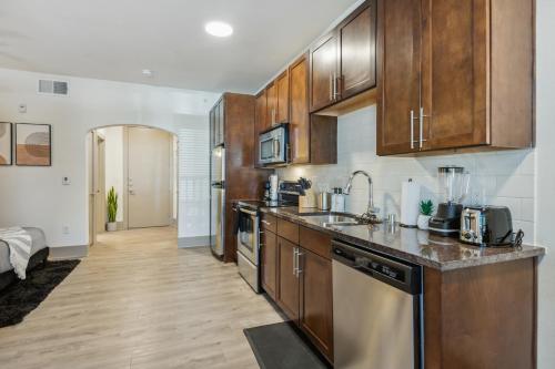 Amazing Uptown Apartment Free Parking Pet Friendly in Dallas, USA