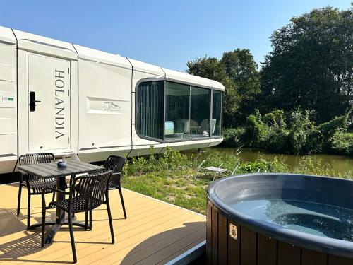 Pałac Wieniawskich - Luksusowe, Całoroczne Domki Glampingowe Nad Jeziorem, Prywatna Balia, Park 10ha - Accommodation - Grodzisk Mazowiecki