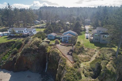 #StayinMyDistrict Cape Arago Studio Suite - image 14