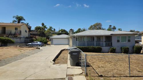 Exotic Home Vista 15 Min To Legoland beaches in Vista, USA