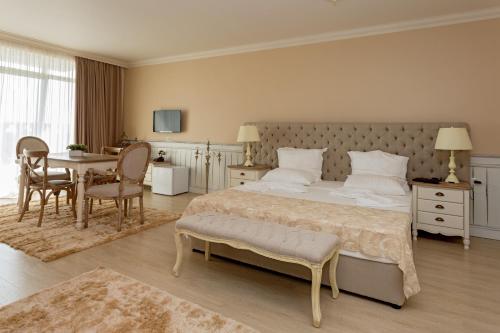 Therma Palace Balneohotel in Therma Village - image 4
