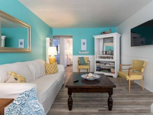 Ventura Beach Cottage Long Short Term Available in Ventura, USA
