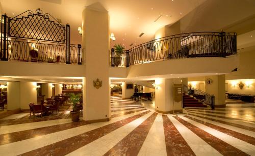共用Lounge/電視區, 巴洛尼迪薩西大酒店 (Grand Hotel Barone Di Sassj) in 塞斯托聖喬凡尼