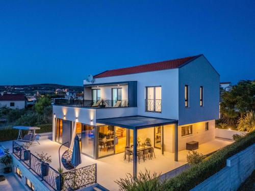 Фасада на хотела, Villa LARA Vrana in Vrana