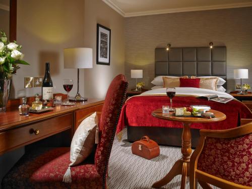 Buswells Hotel - image 11