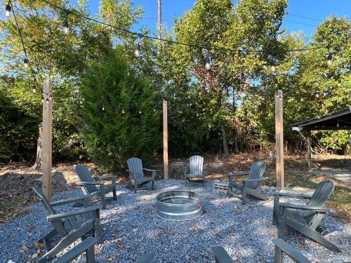 Escape to "High Valley Hideaway" in Pigeon Forge with 5 bedrooms, a hot tub, and game room fun! in Pigeon Forge, USA