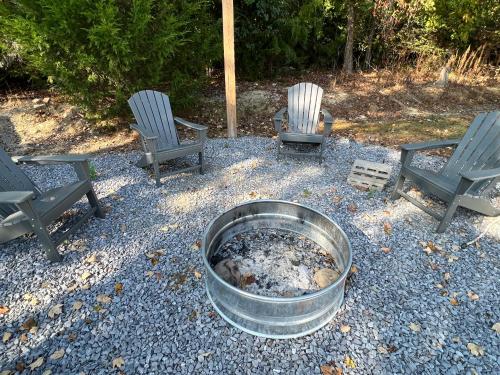 Escape to "High Valley Hideaway" in Pigeon Forge with 5 bedrooms, a hot tub, and game room fun! in Pigeon Forge, USA