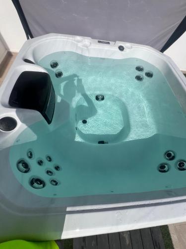 LUXURY RUBICON Jacuzzi y Piscina 3
