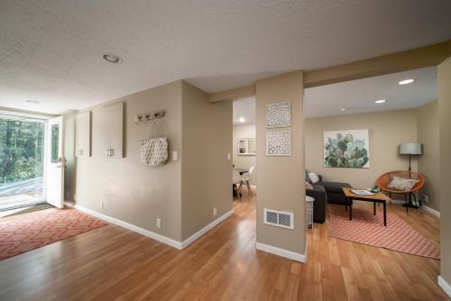 #StayinMyDistrict St Johns Forest Park Apt thumb 3
