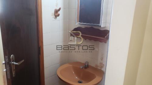 One-Bedroom Apartment image 8