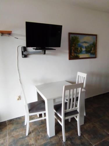 Mijovic Apartments - image 13