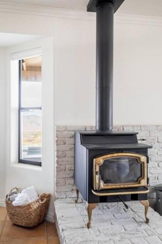 Rockwood House with Pool and Spa