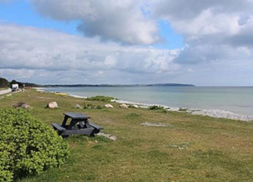 LANDSTED nær HAV og BY - aktiv og rekreativ ferie in เบอสลุม