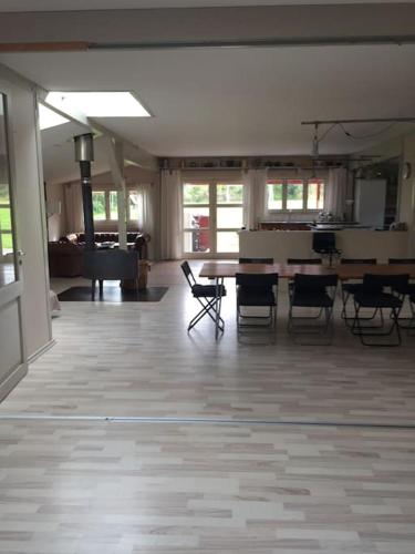 LANDSTED nær HAV og BY - aktiv og rekreativ ferie in เบอสลุม