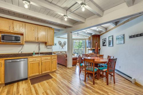 Mtn Views and Community Perks Condo in Silverthorne in Silverthorne, USA