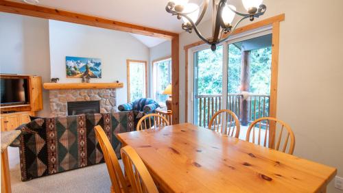 Stone Creek Chalet by Fernie Lodging Company in Fernie (Brit Kolumbia)