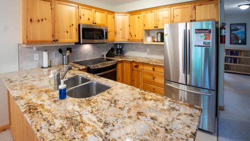 Stone Creek Chalet by Fernie Lodging Company in Fernie (Brit Kolumbia)