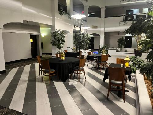 Holiday Inn Hotel & Suites Springfield an IHG Hotel - image 6