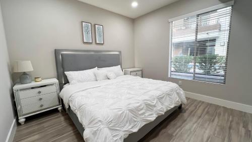 Modern Apartment in Trendy Area