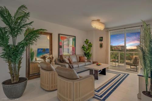 Lux 3BR City-View Retreat in Hollywood, 3rd Floor in Hollywood, USA