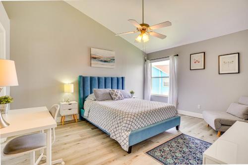 11 Mi to Disney and Pool Access Kissimmee Condo! in Kissimmee, USA