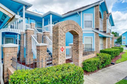 11 Mi to Disney and Pool Access Kissimmee Condo! in Kissimmee, USA