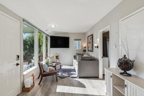 Luxury Spa Retreat Guest House with Ocean View thumb 3