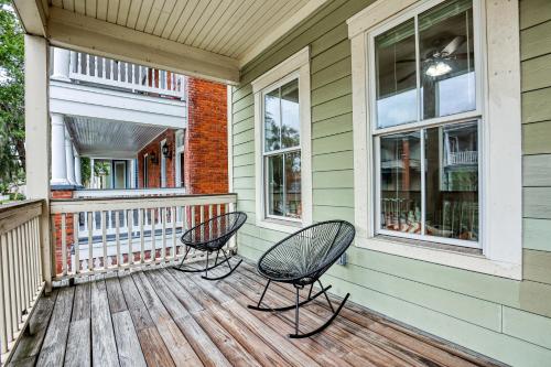 7 PPL, Down Town, Spacious Backyard & BBQ in Savannah, USA