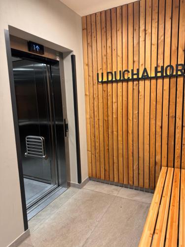 Luxusní apartmán GRAND v centru Harrachova se saunou, wallboxem EV, parkováním zdarma, Netflix a HBO, velkým balkonem a výhledem na Čertovu horu ,sjezdovku a skokanské můstky Luxusní apartmán GRAND v centru Harrachova se saunou, wallboxem EV, parkováním zdarma, Netflix a HBO, velkým balkonem a výhledem na Čertovu horu ,sjezdovku a skokanské můstky