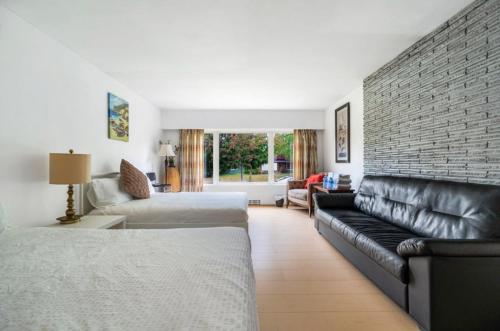 Spacious Bedroom House in Vancouver with Modern Amenities in Vancouver, Canada