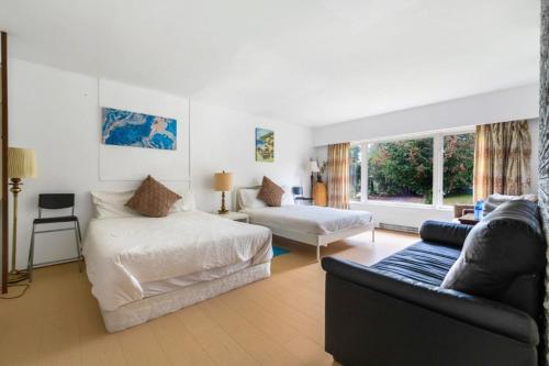 Spacious Bedroom House in Vancouver with Modern Amenities in Vancouver, Canada