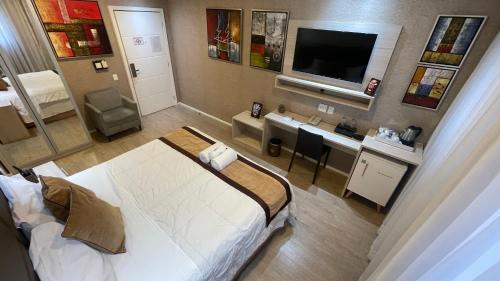 Deluxe Room image 6