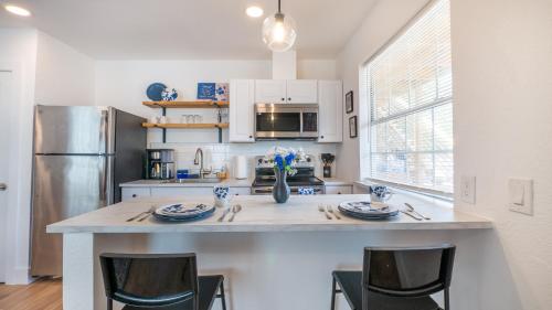 Collins Garden Park, Pet Friendly,1st Floor Studio in San Antonio, USA