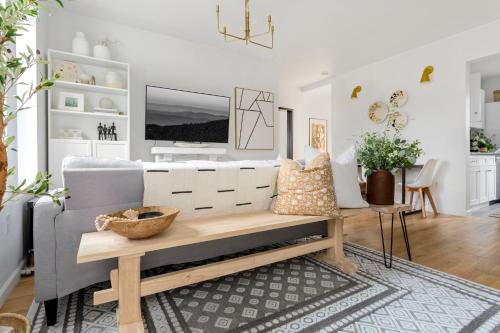 Bright Designer Cottage in Historic Harlem, 20 Minutes from Times Square! in New York, USA