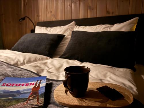Oceanfront Cabin in Lofoten with Panoramic View 5