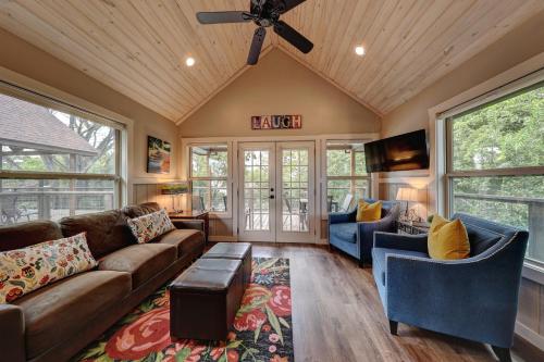 Treetop River Cabins on the Guadalupe River in Center Point, USA