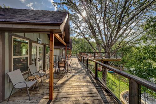 Erkély/terasz, Treetop River Cabins on the Guadalupe River in Center Point (TX)